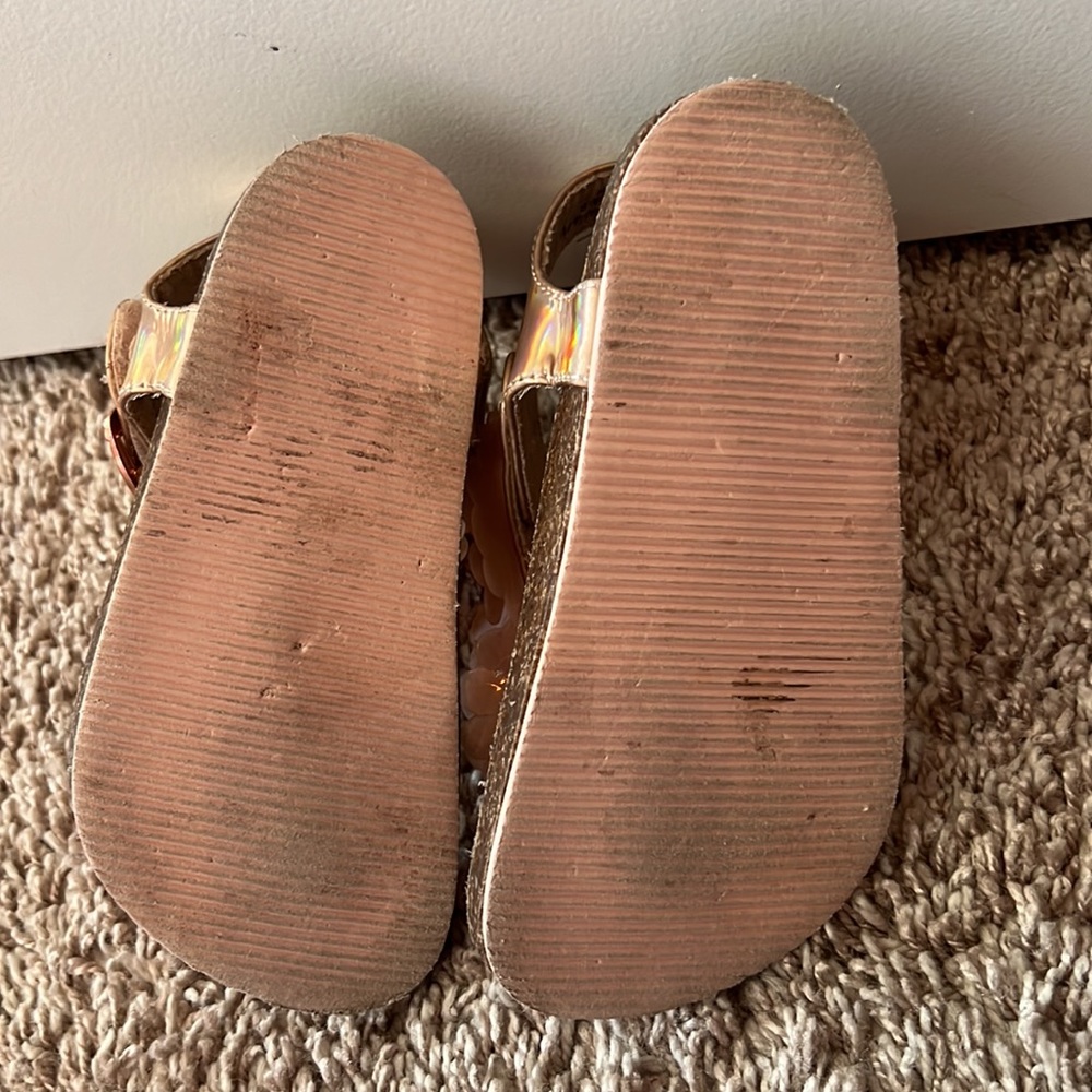 These sandals are super comfortable and in great condition. - Picture 2 of 5